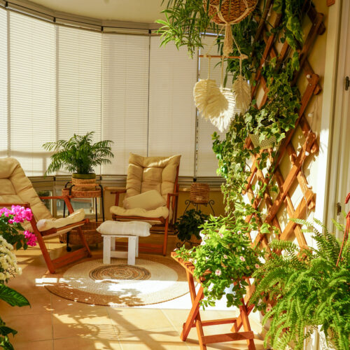 summer decor ideas with artificial greenery