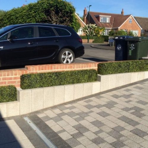 artificial-hedge-driveway-700x525